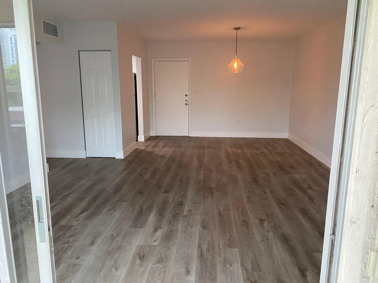 2 bed, 1033 sqft, $2,500 — Photo 2