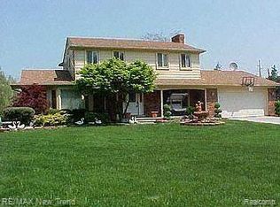 4026 Orchard Crest Dr, West Bloomfield, MI