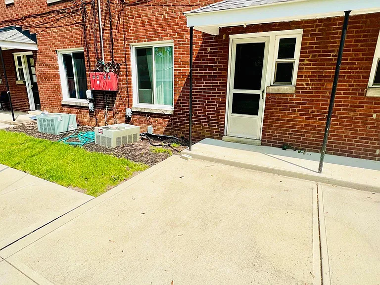1525 Waltham Rd — Photo 12