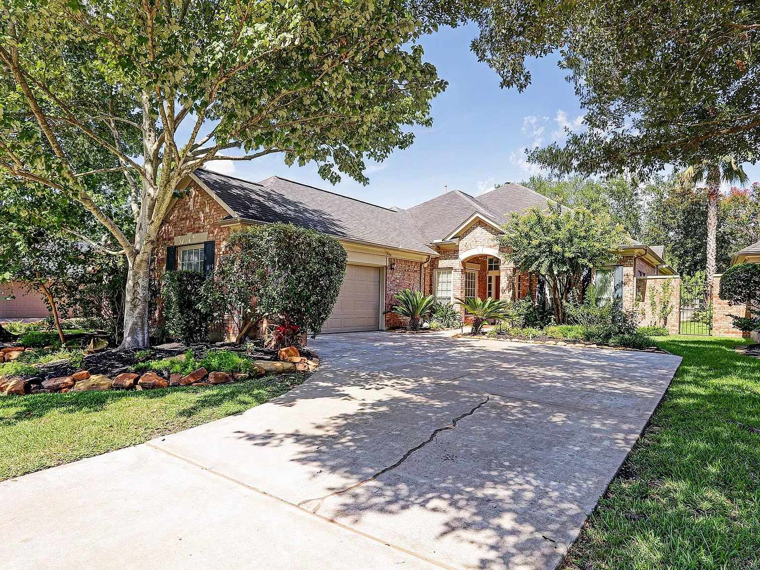3 bed, 2.5 bath, 2426 sqft, $4,000 — Photo 1