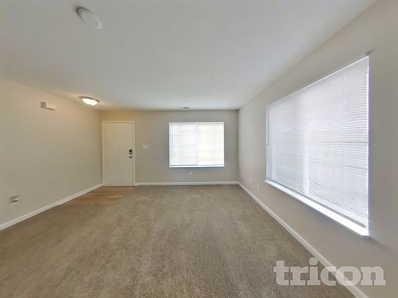 3rd image of 604 Mountain Pine Dr