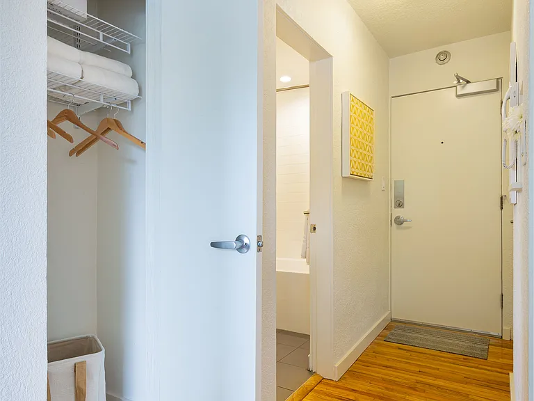 1925 Maple St #1 — Photo 3