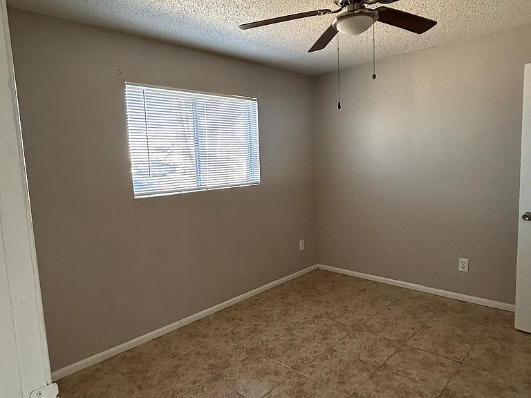 763 E Millett Ave #B — Photo 5