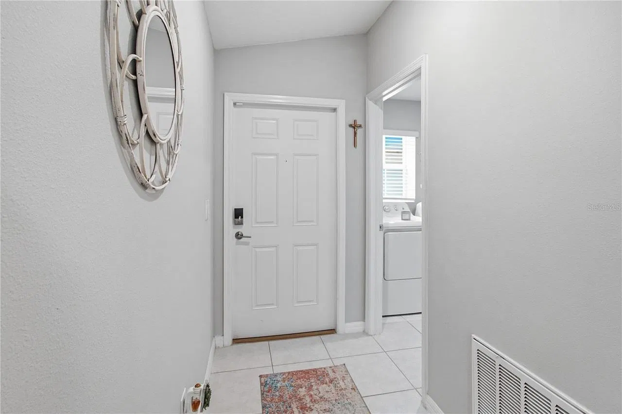 3 bed, 2.0 bath, 1451 sqft, $2,250 — Photo 4