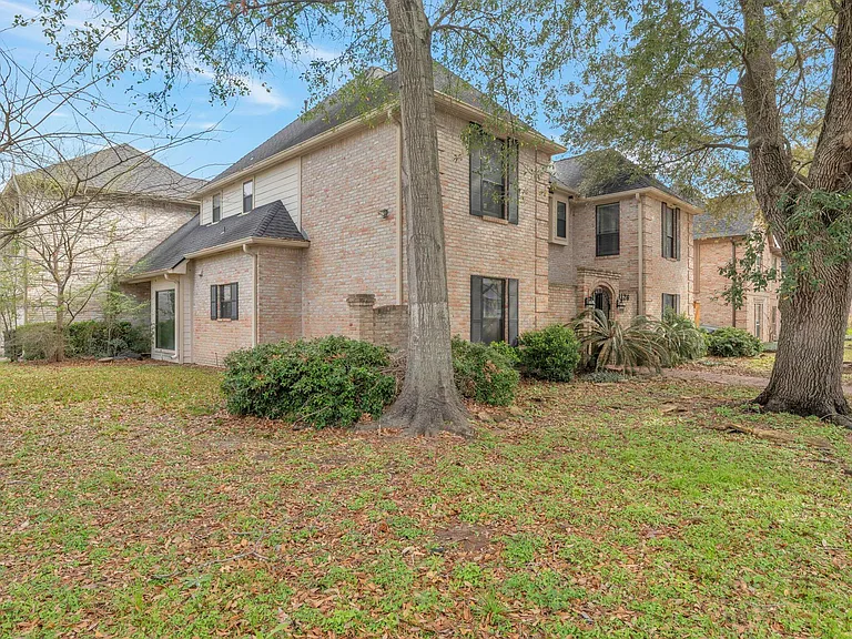 1126 Crossroads Dr — Photo 15
