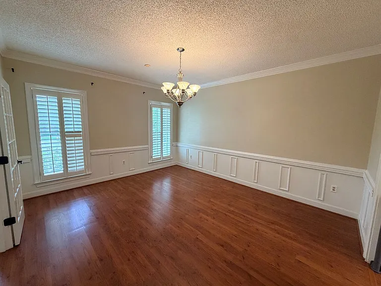 1009 Williamsburg Dr — Photo 11