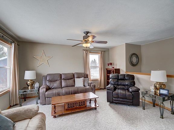 4th image of 73 Debbie Dr