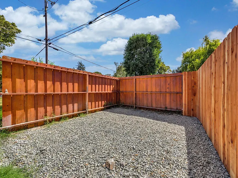 916 Poplar Ave — Photo 46