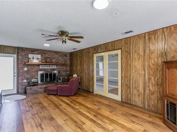 603 Calhoun Dr, Rockdale, TX 76567