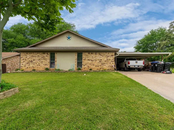 907 Grayson Dr, Longview, TX 75604