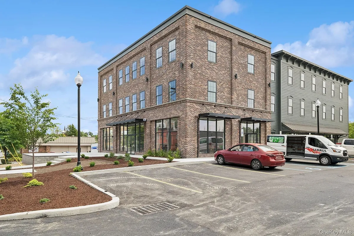 Building Photo - 153 Greenwich Ave #303