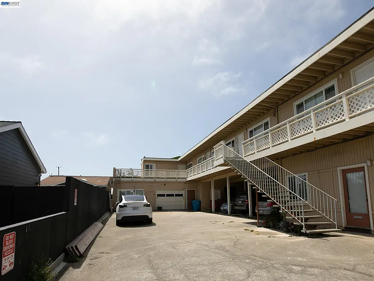1724 Palmetto Ave — Photo 1