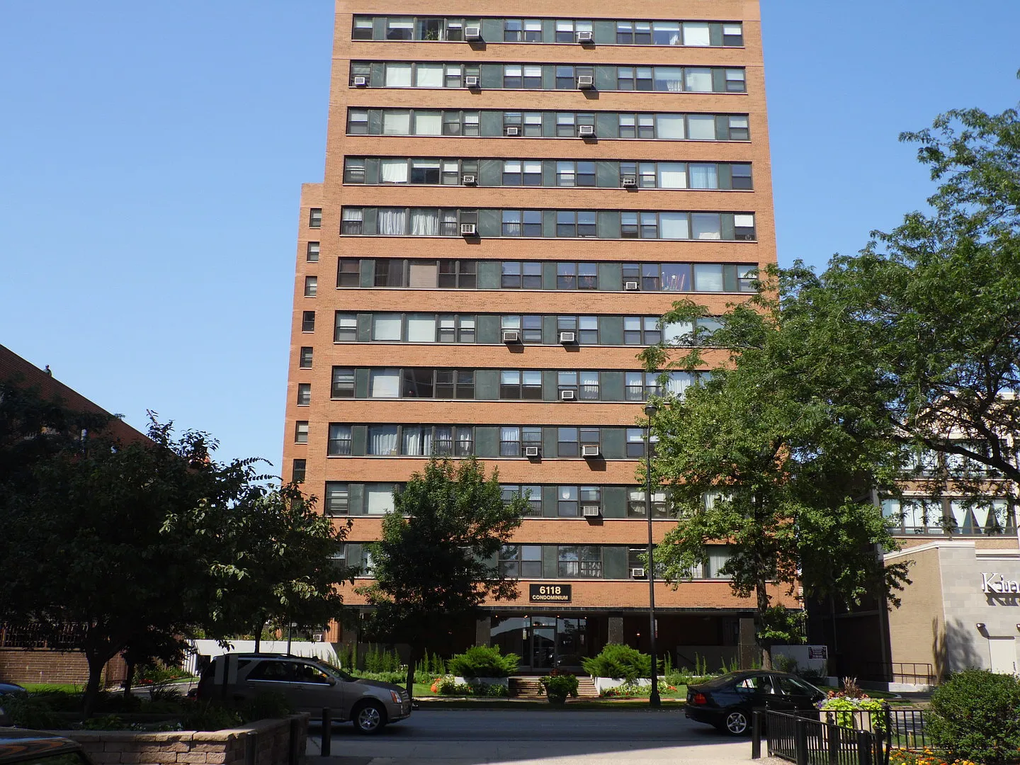 6118 N Sheridan Rd APT 104 photo 1