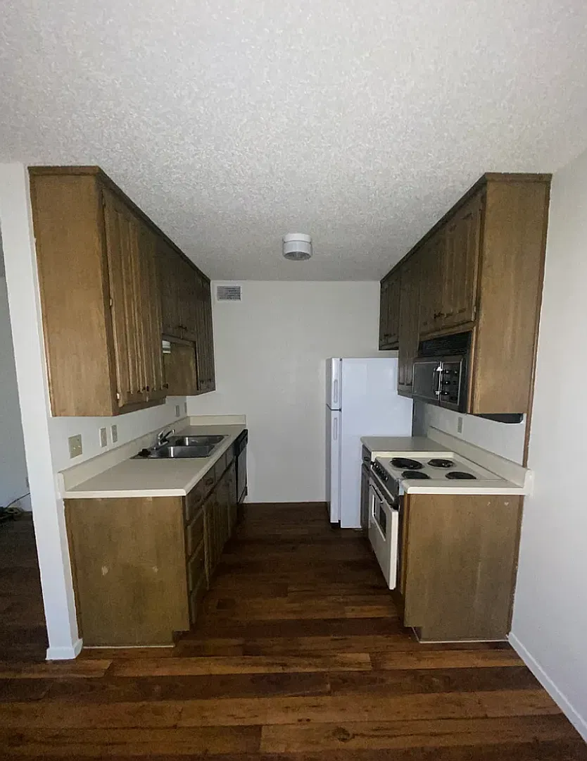 1BD/1BTH Apartment in Gated Community - 1214 Baylor Ave — Photo 3