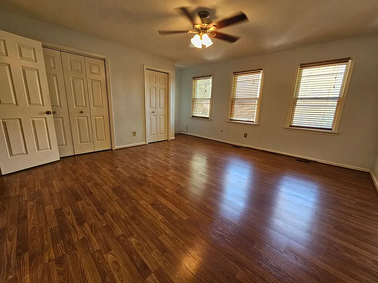 1019 Llewellyn Mews — Photo 17