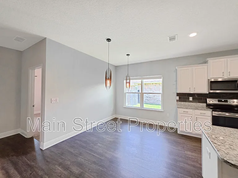 8108 Silver Maple Dr — Photo 7