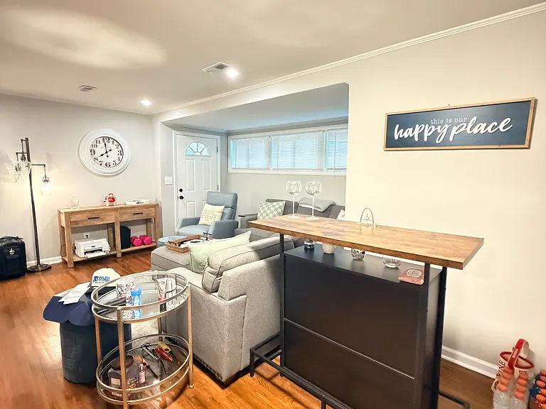 533 E Woodlawn Rd — Photo 10