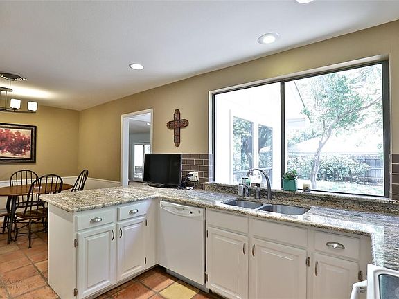 5th image of 3426 Blueridge Dr