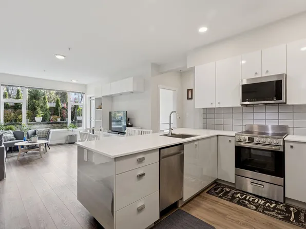 10838 Whalley Blvd #124, Surrey, BC V3R 5J8