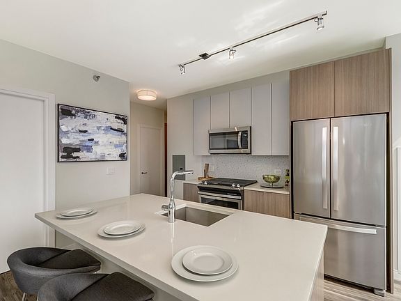 2nd image of 1407 S Michigan Ave APT 813