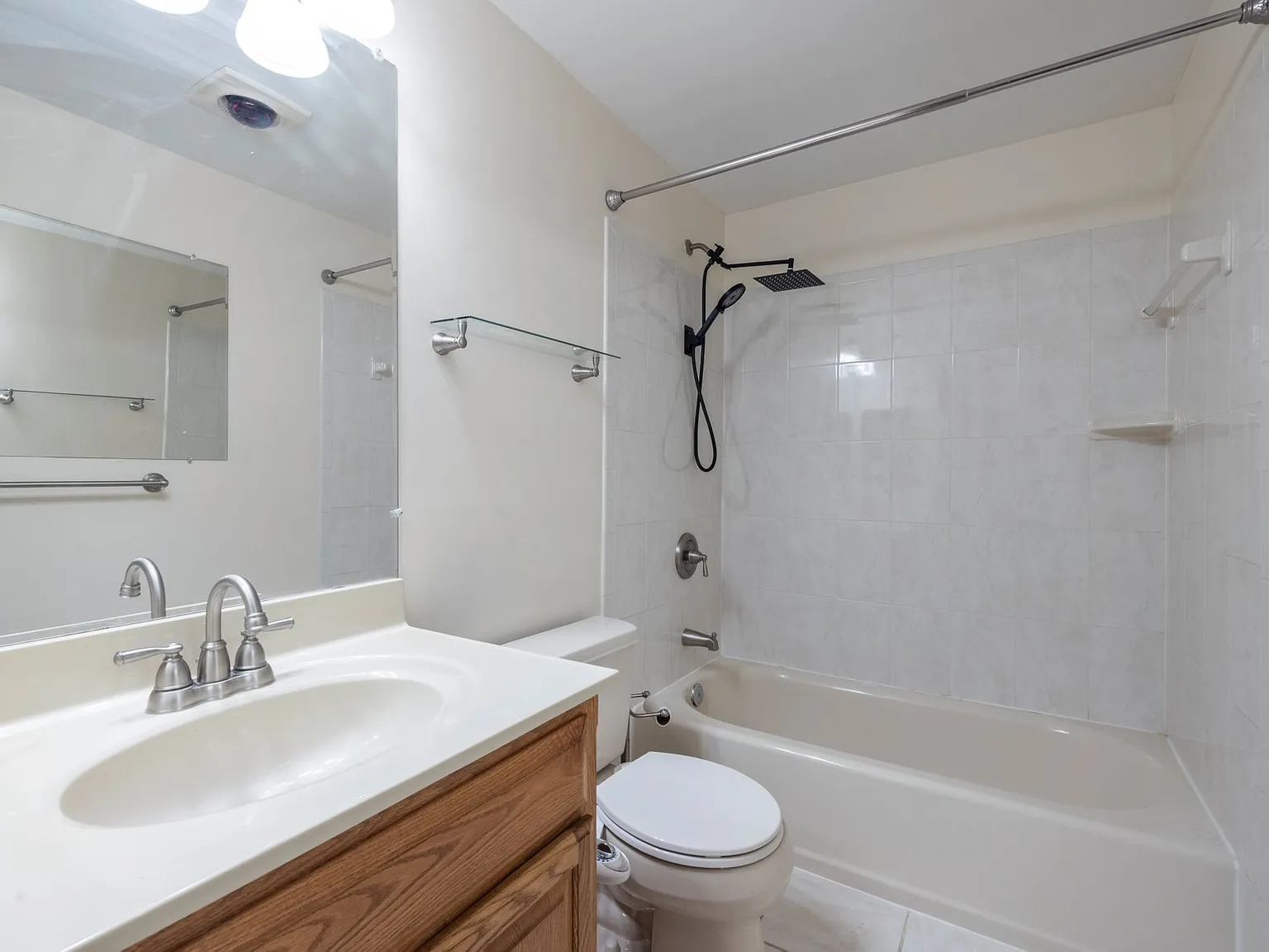 3 bed, 1160 sqft, $2,800 — Photo 4