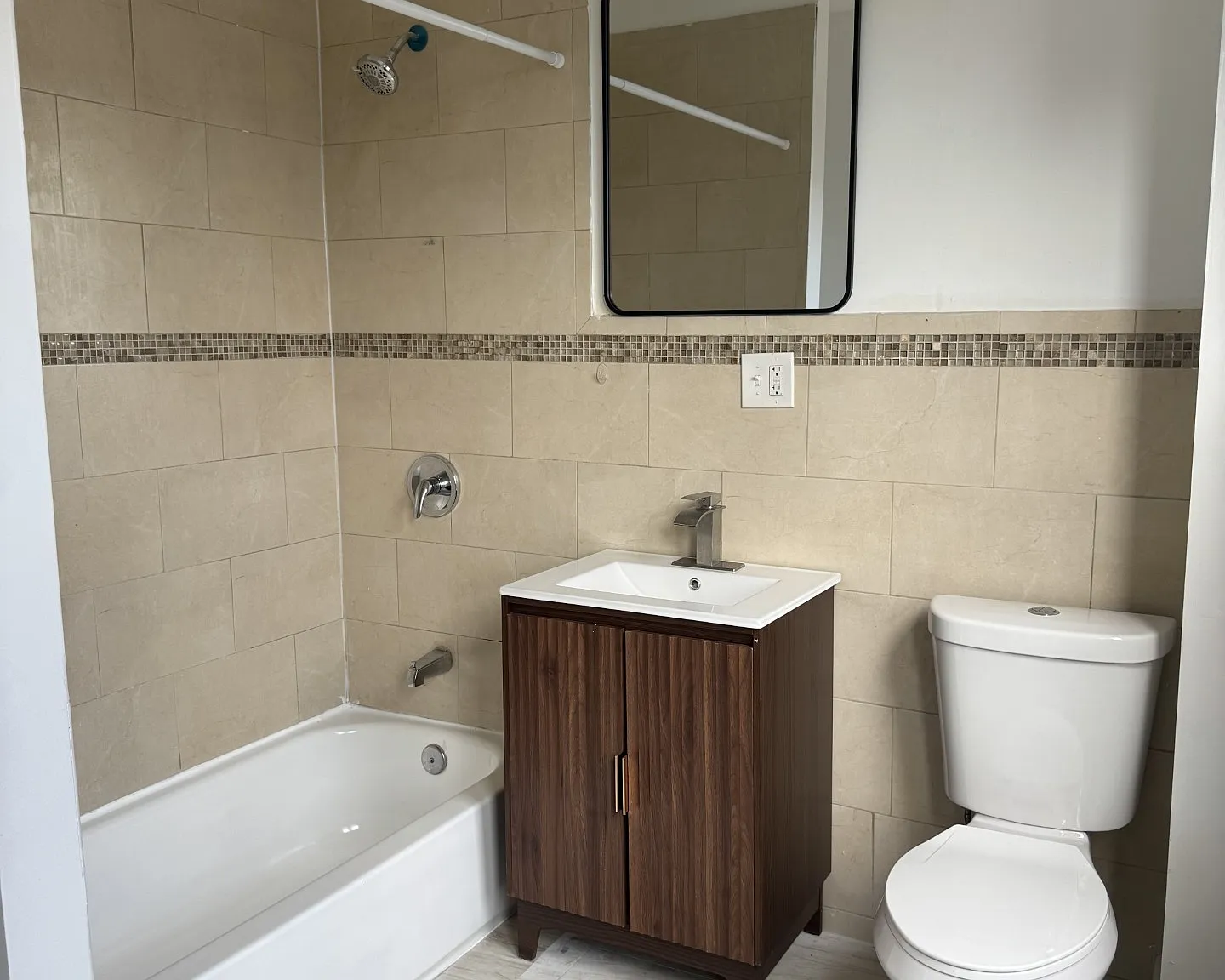 3 bed, 1000 sqft, $2,800 — Photo 2