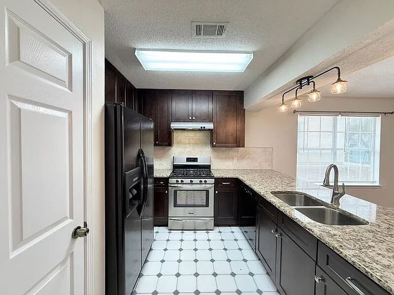 2313 Shoal Creek Dr — Photo 3