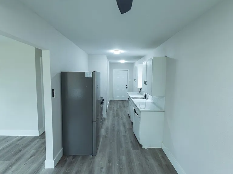 1716 Ethel Ave — Photo 2