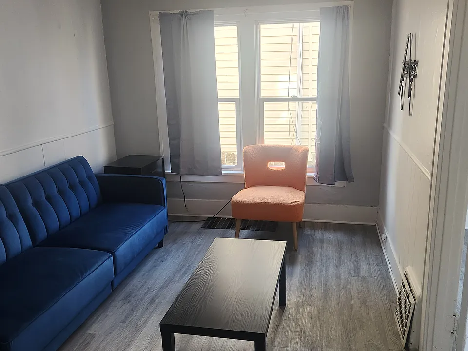 323 Rosewood Ave #2