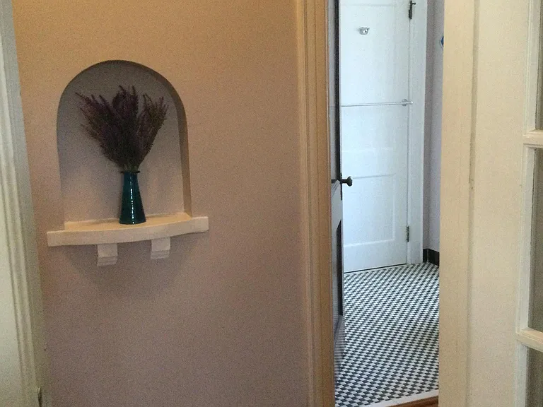 Looking into spare bath from living room.