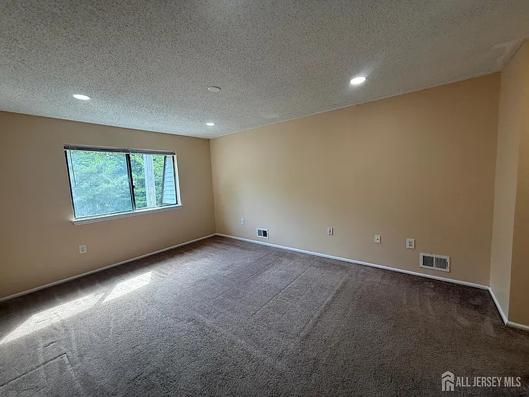 1502 Edison Glen Ter — Photo 15
