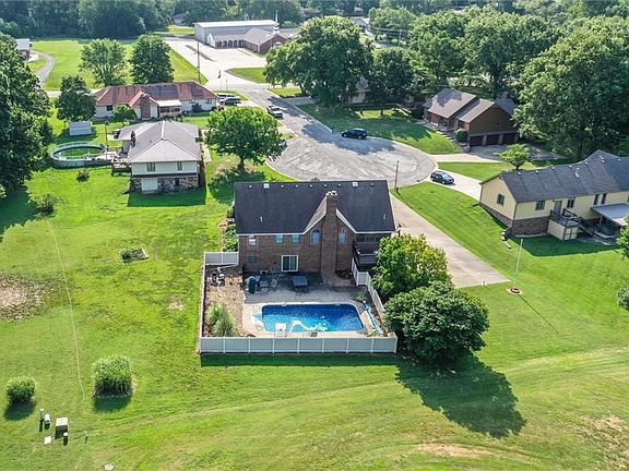 4th image of 6 Willow Green Dr