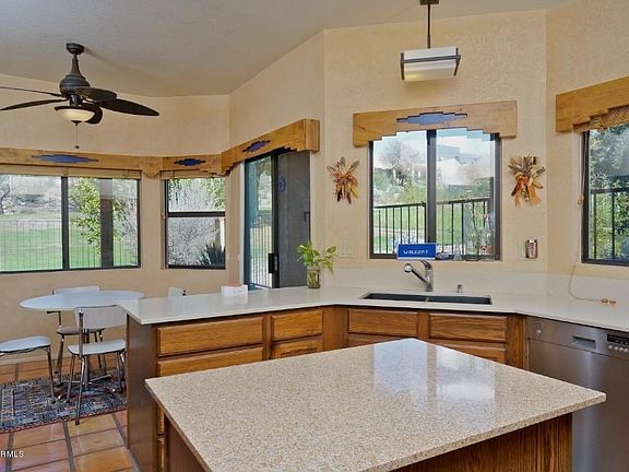 3rd image of 851 E Camino Corrida