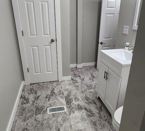 5th image of 223 W Locust St #1