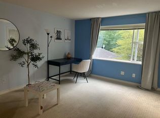 6888 Southpoint Dr #209, Burnaby, BC V3N5E3