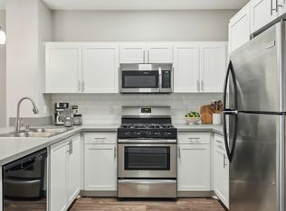 Carillon Apartment Homes, Woodland Hills, CA 91367