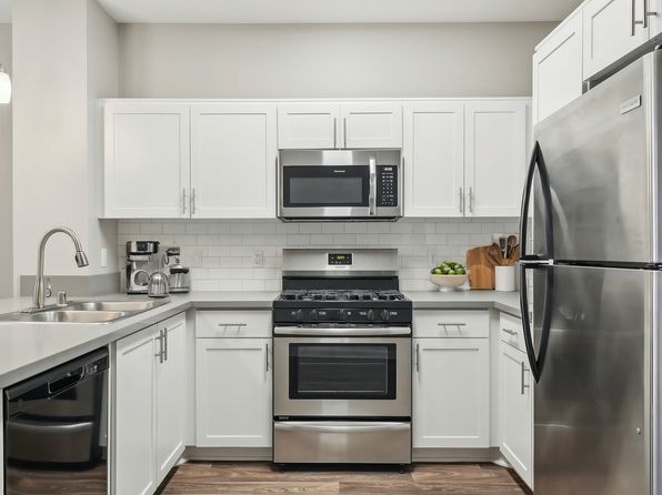 6301 De Soto Ave UNIT 401