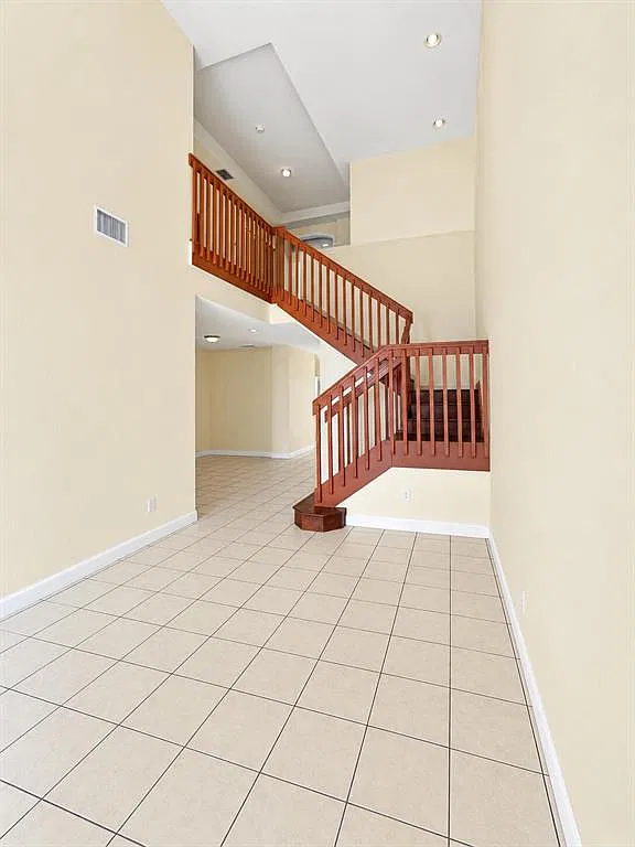 3 bed, 1701 sqft, $3,000 — Photo 4