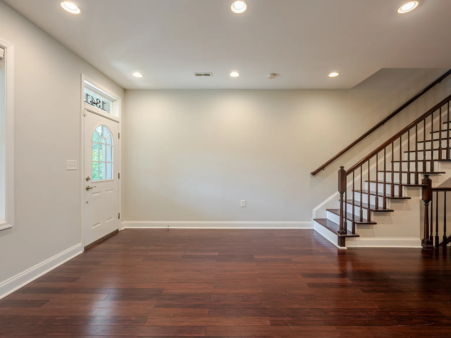 5 bed, 3.5 bath, 2700 sqft, $5,695 — Photo 4