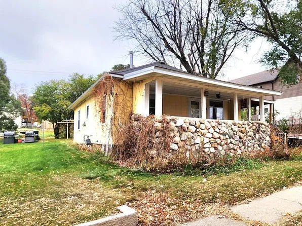 708 5th Ave NW, Mandan, ND 58554