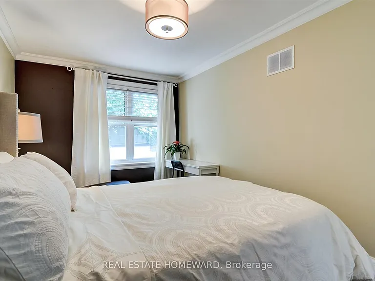 21 Love Cres #MAIN FLOOR — Photo 24