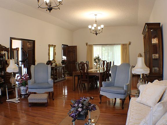 3rd image of 161 Valley Dr