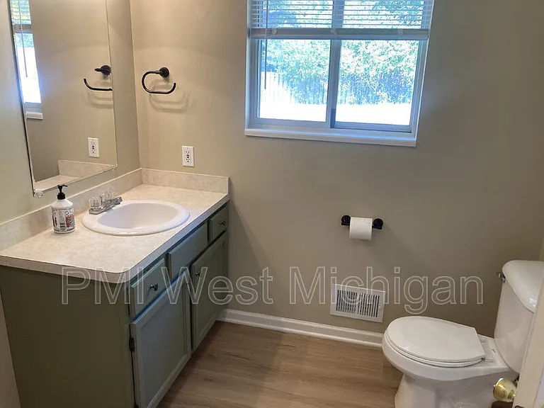 2673 Woodmeadow Dr SE — Photo 7