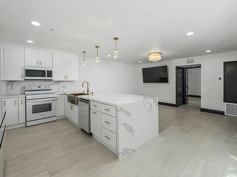 602 W Fir St W #201 — Photo 20