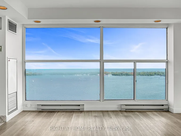 99 Harbour Sq #3008 — Photo 18