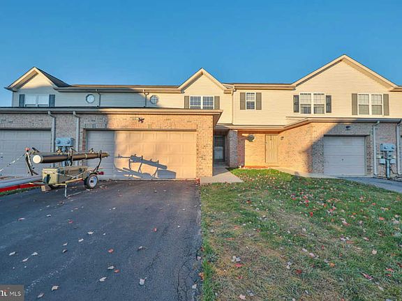 2nd image of 2555 Gillian Ln