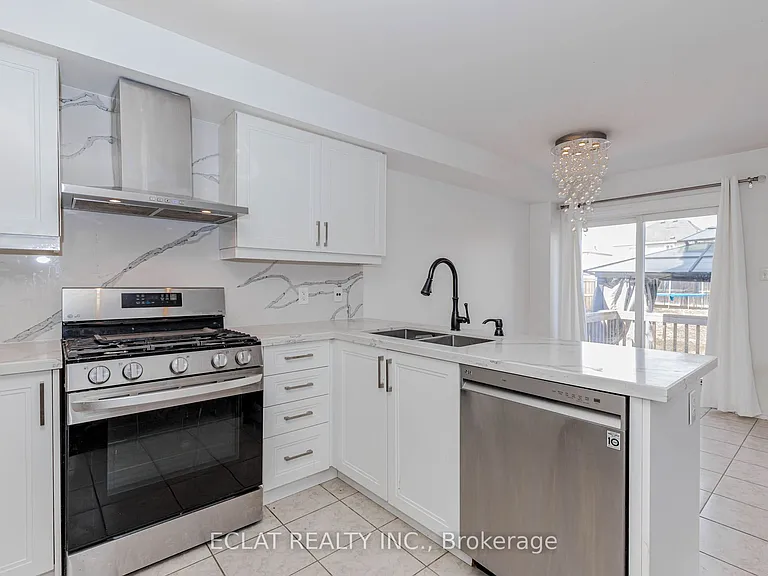 2 Lancaster Ct — Photo 17
