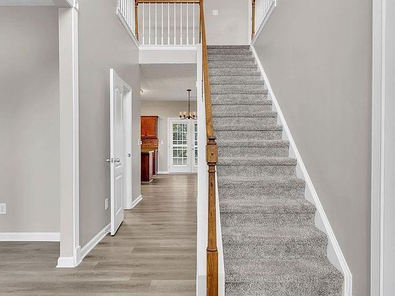 4th image of 142 Nobility Ln