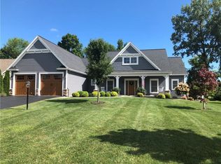 11 Montgomery Glen Dr, Webster, NY 14580