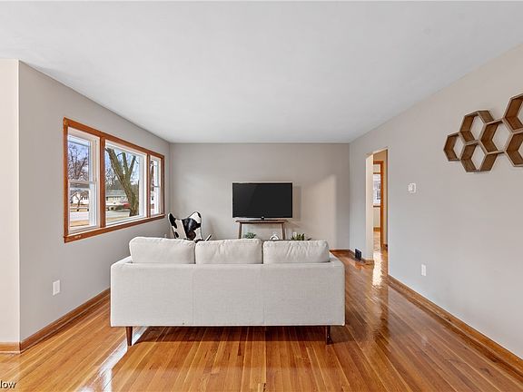 5th image of 2310 Triplett Blvd